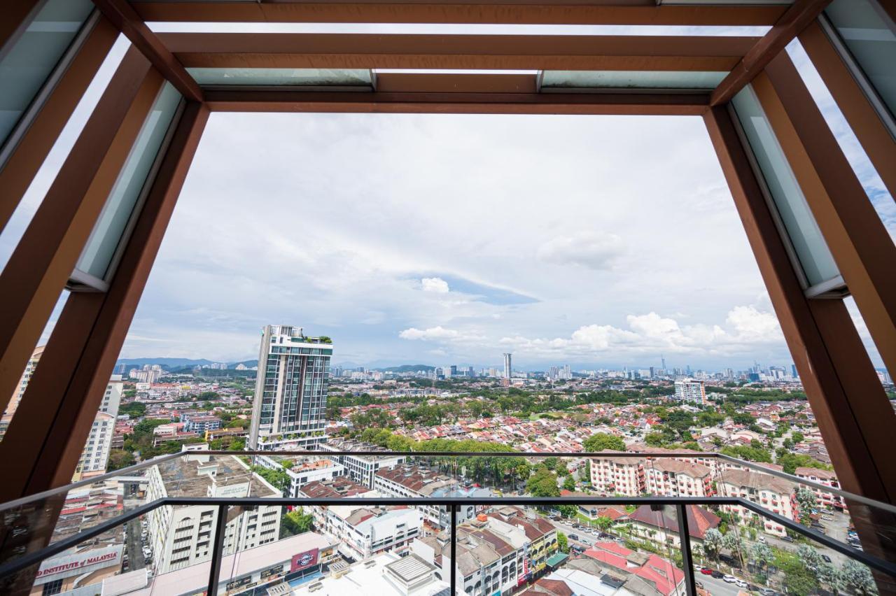 Highpark Suites By Airhost เปอตาลิงจายา ภายนอก รูปภาพ
